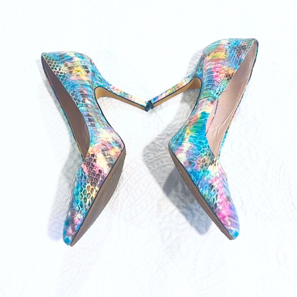 Vince Camuto Shoes - 🩵💛💚Vince Camuto Pastel Snakeskin Heels size 71/2🩵💛💚